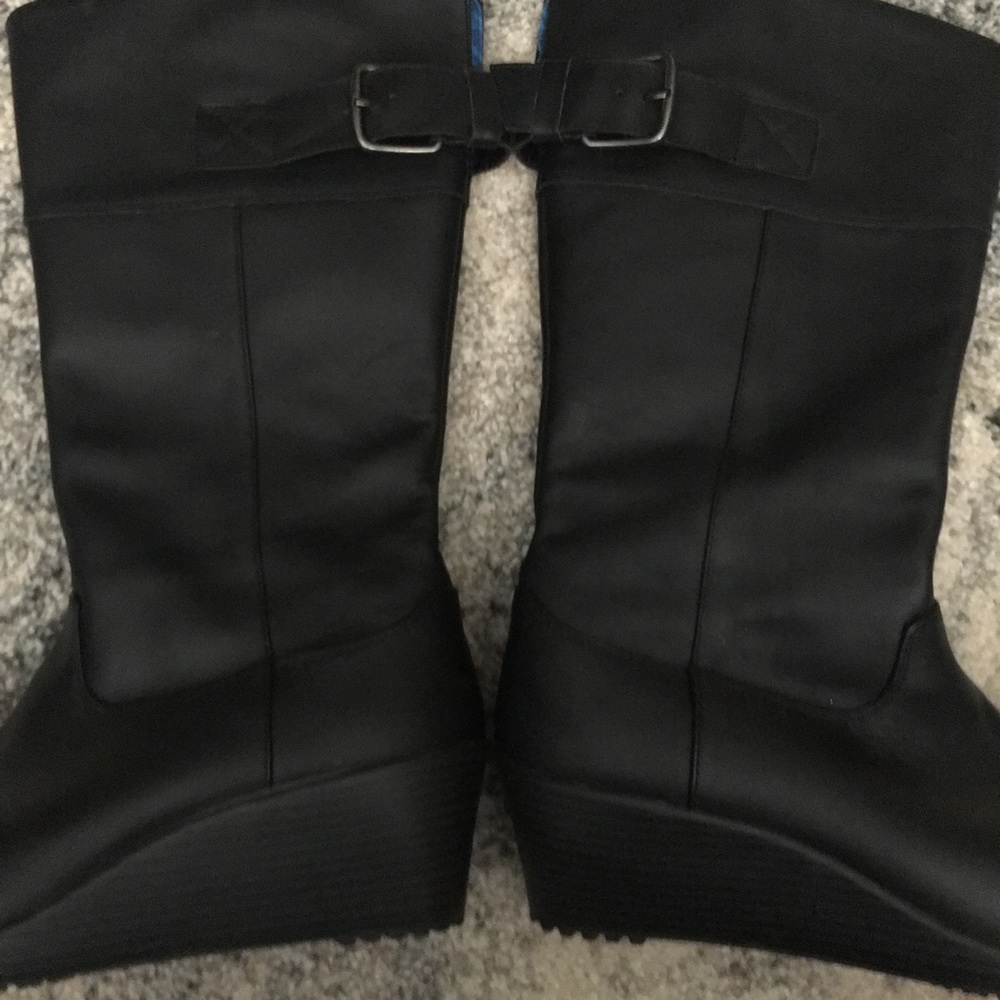 CROCS A-Leigh Black Wedge Boots Size 9